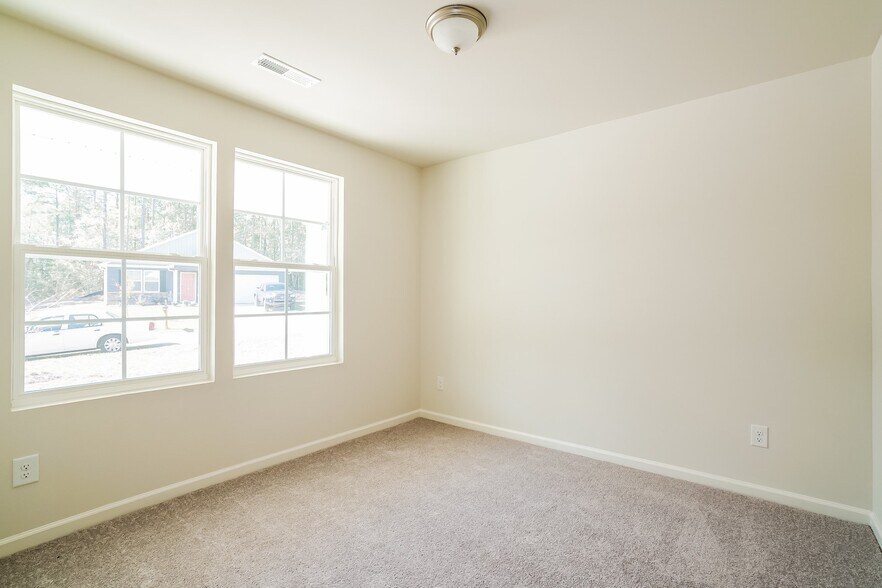 Building Photo - 2498 Provence Dr SE
