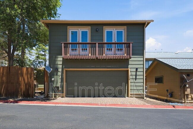 Building Photo - 1456 E Russ Way