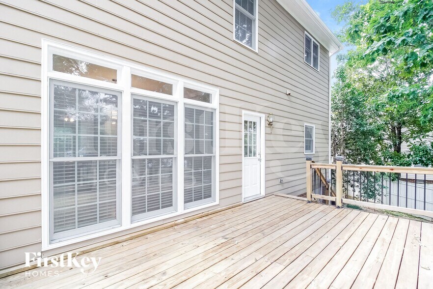 Building Photo - 9 Park Village Ct