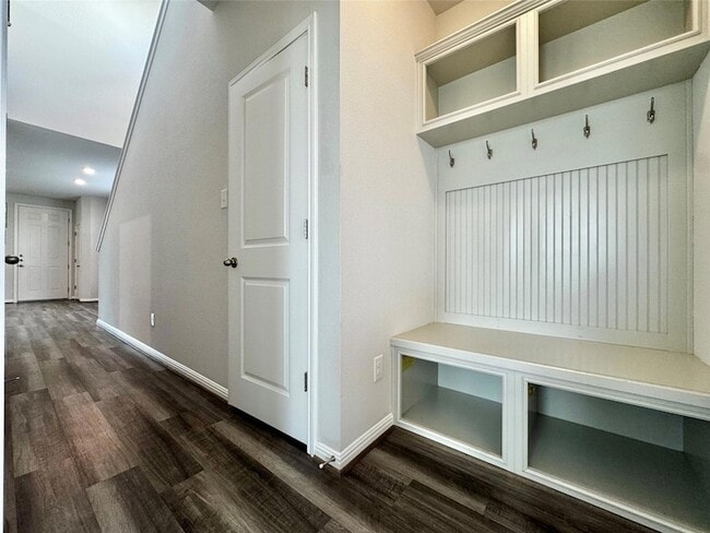 Building Photo - 5701 Pleasanton Pkwy