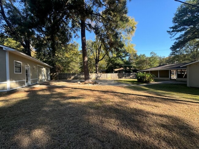 Building Photo - Large lot in Southern Hills....