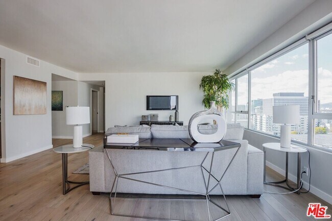 Building Photo - 3458 W 7th St