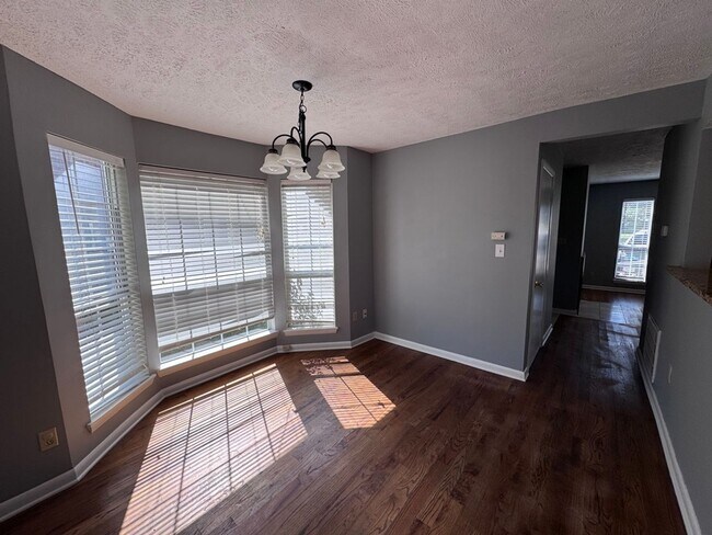 Building Photo - 2 bedroom/2.5 bath in Brentwood (Nipper's Corner)