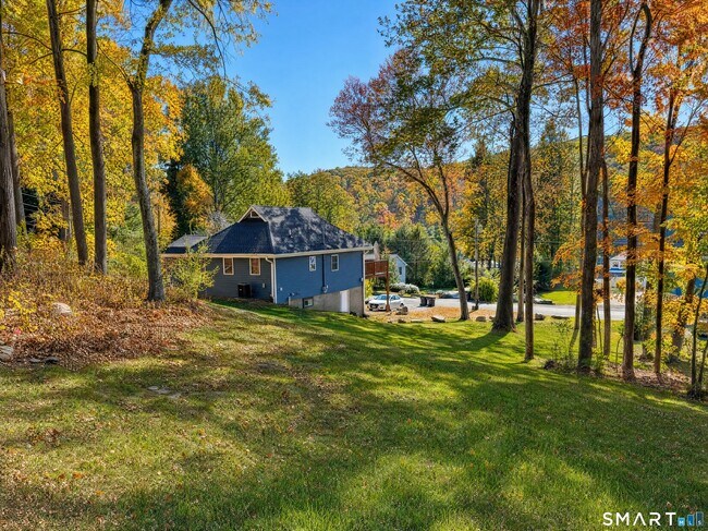 Building Photo - 10 Lenape Trail