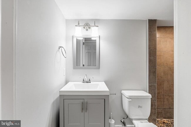 Building Photo - 2122 Sears St