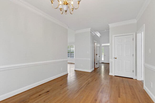 Building Photo - Move-In Ready Gem in Sought-After Dover Ridge!