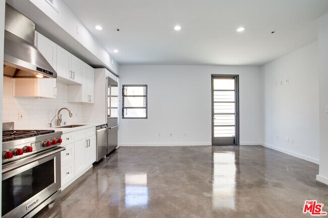 Building Photo - 1358 4th St