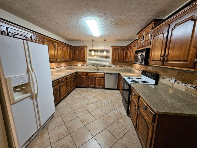 Building Photo - 3 Bedroom home in the Northfield subdivisi...