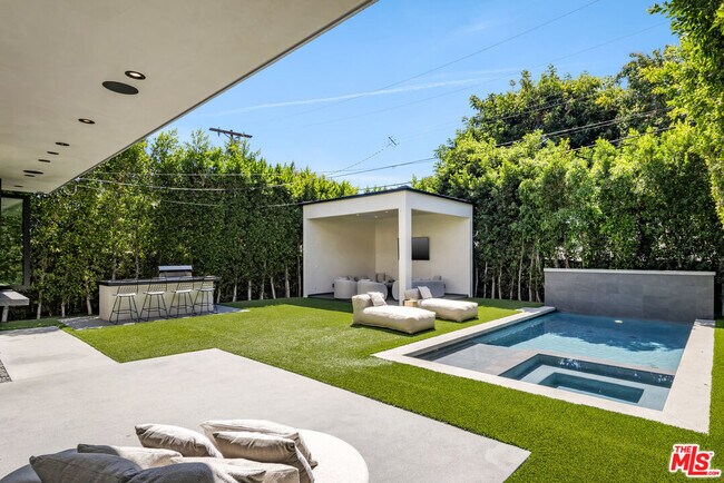 Building Photo - 14822 Hesby St