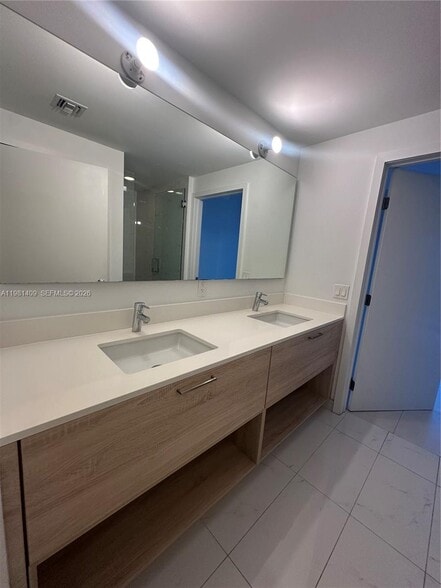 Building Photo - 16385 Biscayne Blvd