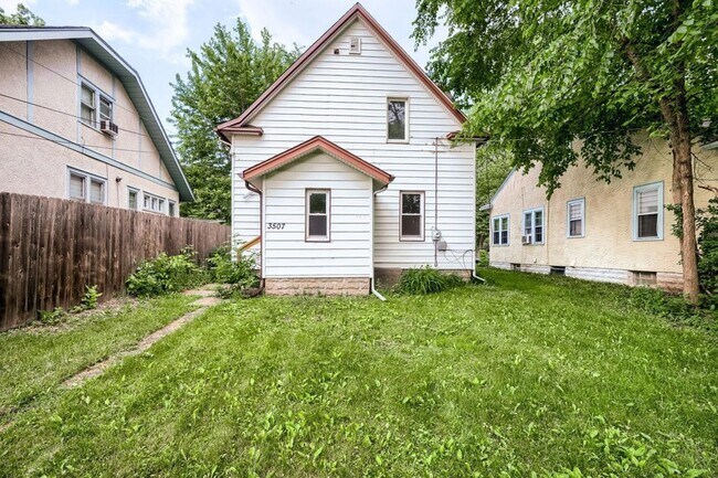 Building Photo - 3507 N Newton Ave