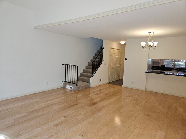 Building Photo - Superb Location for this Spacious 2 Bedroom 1.5 Bath Campbell Townhouse