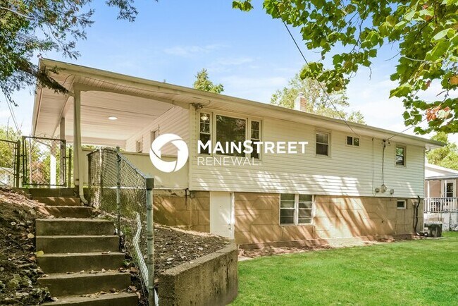 Building Photo - 3 Bedroom Pet-Friendly Home in St. Louis, MO with Main Street Renewal