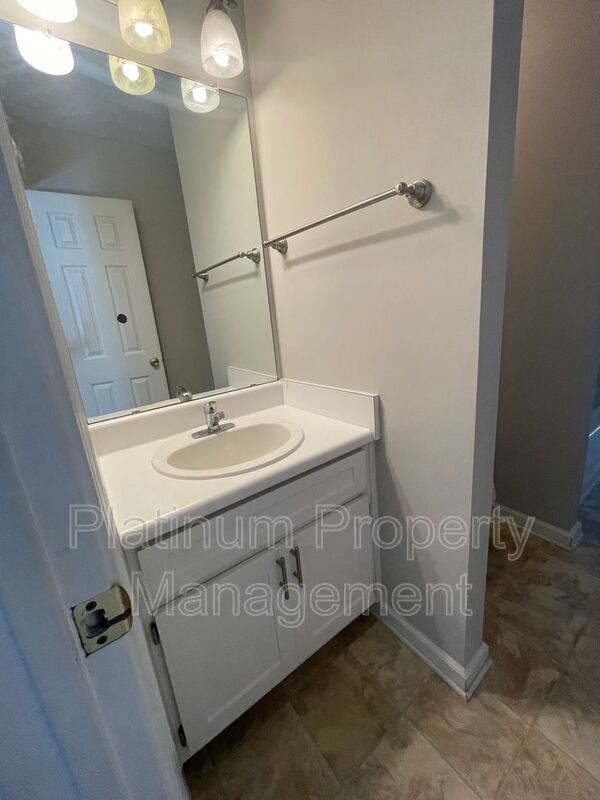 Building Photo - 1020 Twin Brook Ct NW