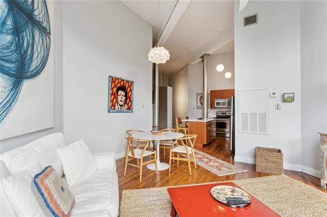 Building Photo - 920 Poeyfarre St