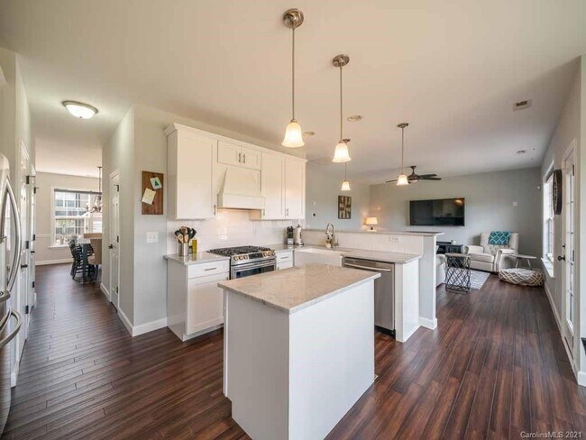 Building Photo - 47 Stone River Dr