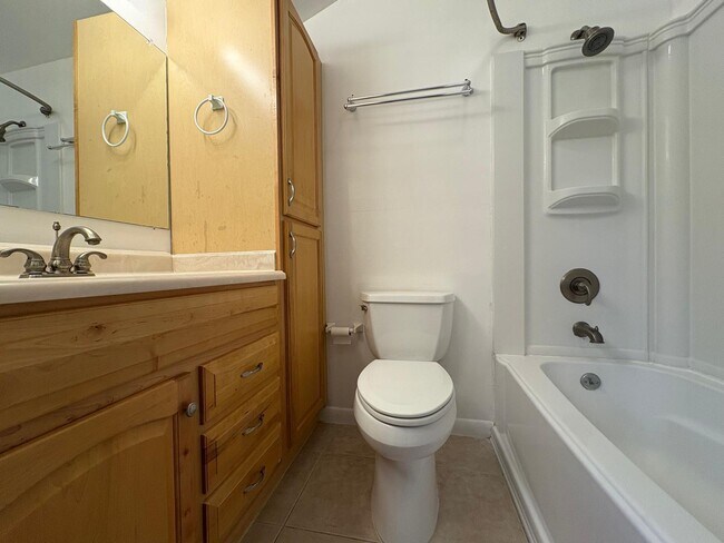 Building Photo - 802 Shorewinds Dr