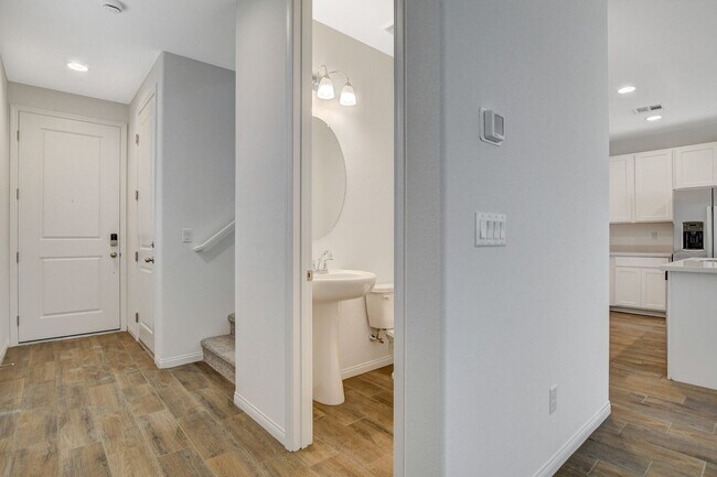 Building Photo - Newly built Home, gated