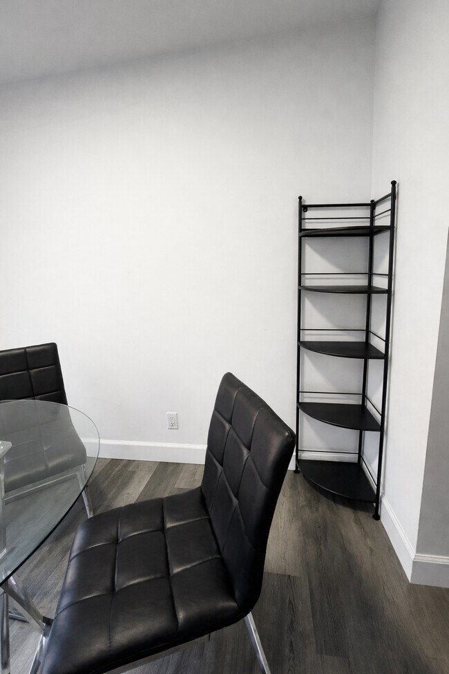 Building Photo - 4 Commodore Dr