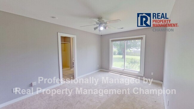 Building Photo - Charming Ranch Style Home with Spacious Fenced Yard