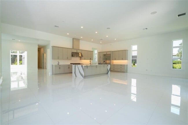 Building Photo - 16044 Pendio Dr