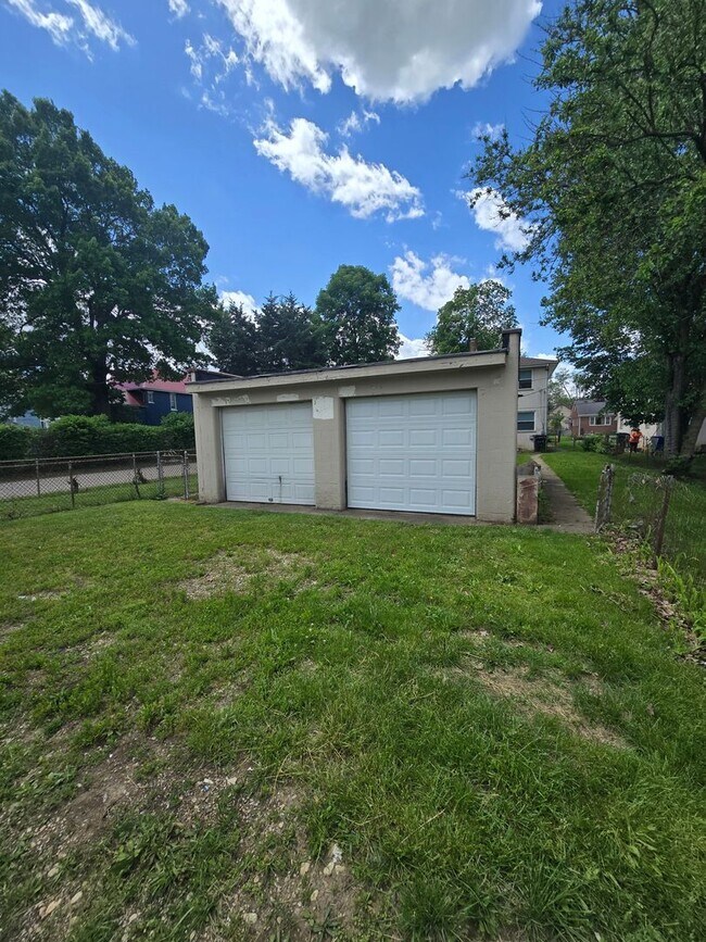 Building Photo - 110-112 N TERRACE AVE