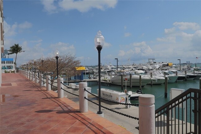 Building Photo - 555 NE 15th St