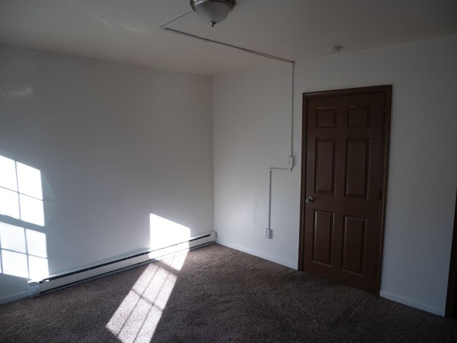 Building Photo - Bright 2-Bedroom Easton Apartment with Out...