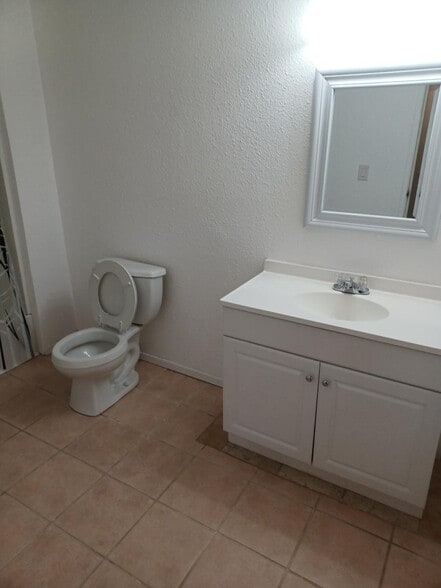 Building Photo - 380 Zang St