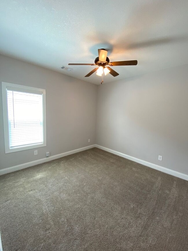 Building Photo - 109 Cascades Ct