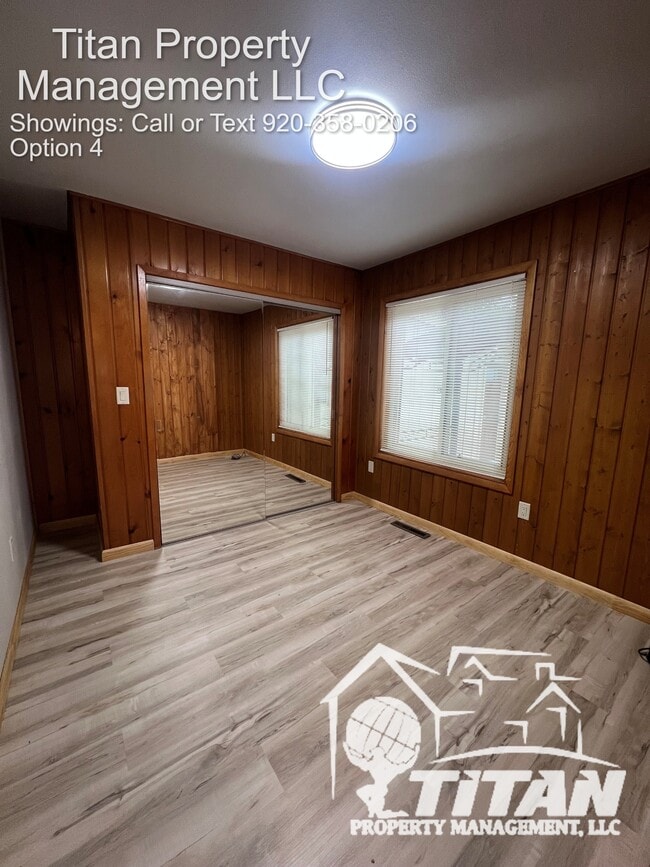 Building Photo - 387 13th Dr