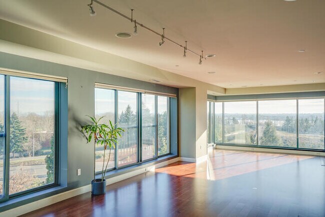 Building Photo - BEAUTIFUL TWO BEDROOM CONDO DOWNTOWN VANCOUVER