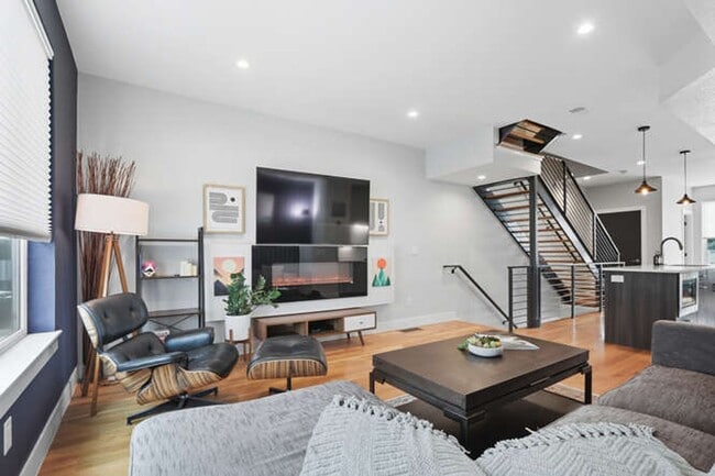 Building Photo - Charming City Living Near Downtown Denver ...