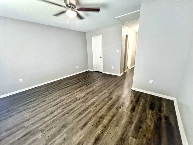 Building Photo - Newly Renovated 2-Story 3-Bedroom Property in Dallas - ($500 OFF the first month’s rent)