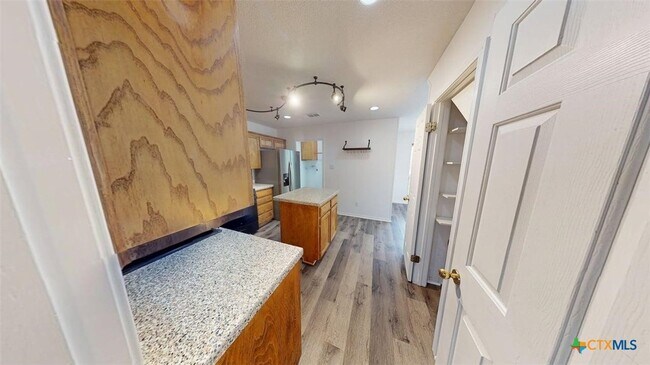 Building Photo - 609 Man O War Dr