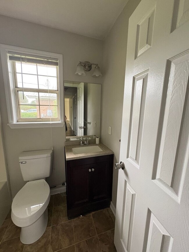 Building Photo - WINTER MOVE-IN SPECIAL: $500 OFF 1st MONTH'S RENT!**