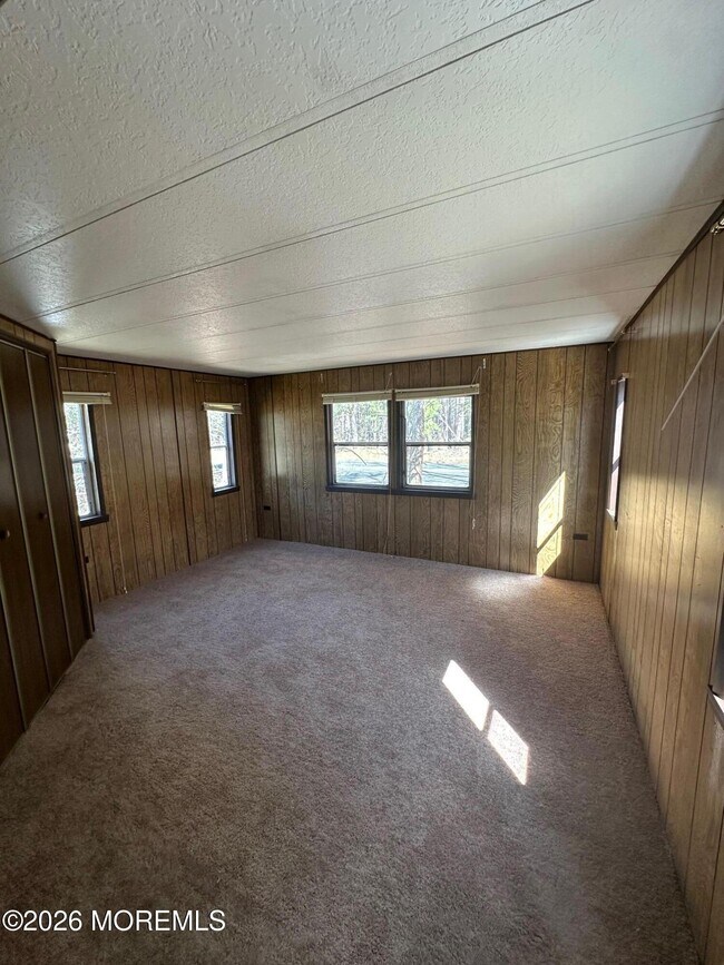 Building Photo - 16 Maplewood Dr