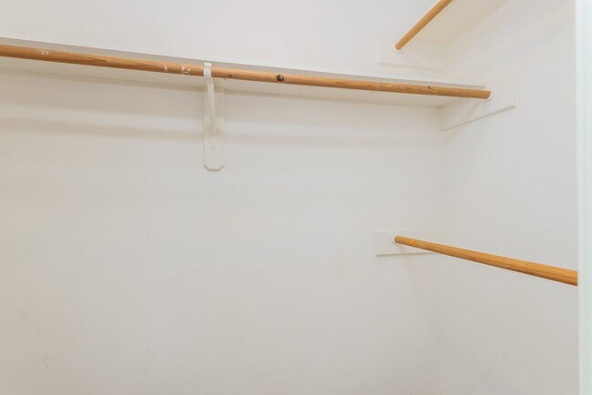 Building Photo - 2711 Knollbrook Ln