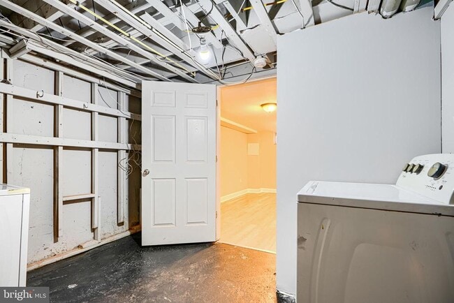 Building Photo - 165 Hampshire Rd