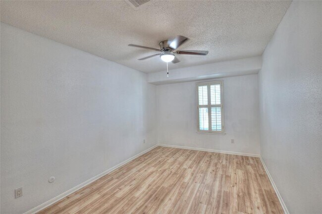 Building Photo - 1141 Country Pl Dr