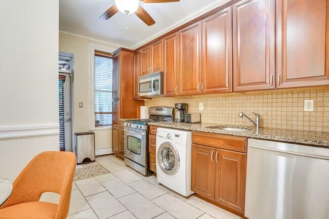 Building Photo - 608 Madison St