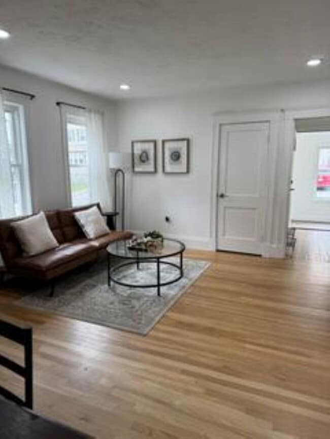 Building Photo - 10 Cranch St