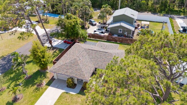 Building Photo - Seasonal 2/2 Single Family Home.  Less tha...