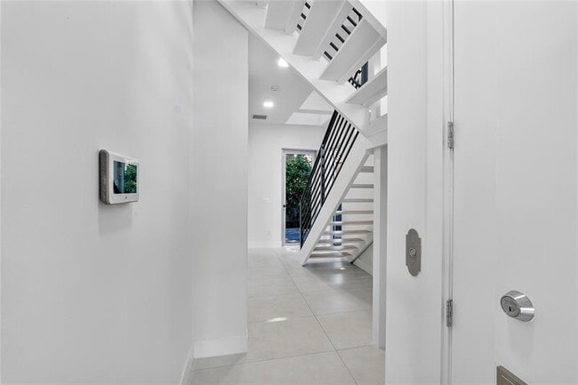 Building Photo - 3270 NE 15th St