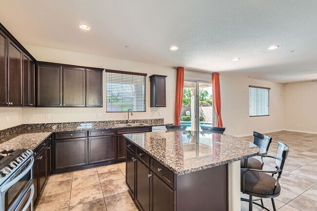 Building Photo - Dont Miss This Gorgeous 4 bed 3 bath plus Loft!