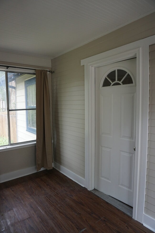 Building Photo - Cute Bungalow in Established Lakewood Neighborhood!