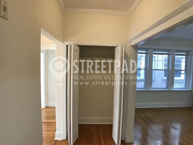 Building Photo - 2 bedroom in Boston MA 02135