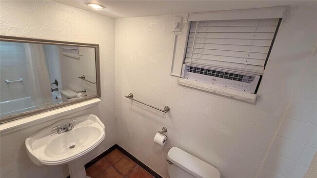 Building Photo - 406 NW 68th Ave