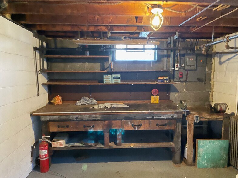 Building Photo - 4517 Lincoln Ave