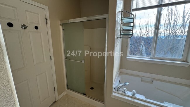 Building Photo - Inviting 3 BD I 2 BA Home - West Linn